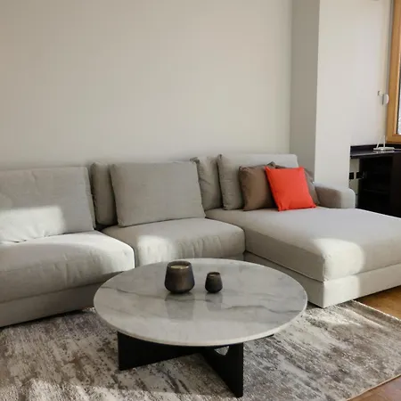 Appartamento Cozy Flat Near The Air Albania Stadium
