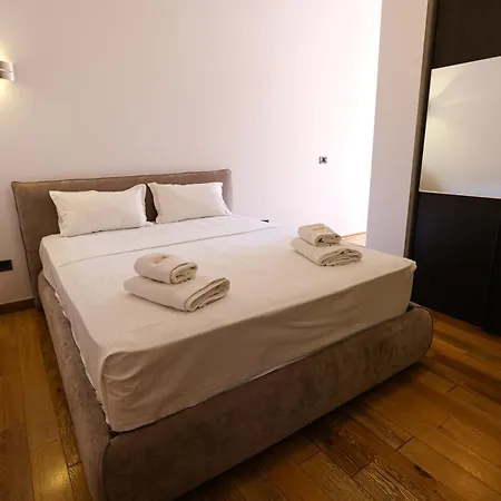 Cozy Flat Near The Air Albania Stadium Appartamento