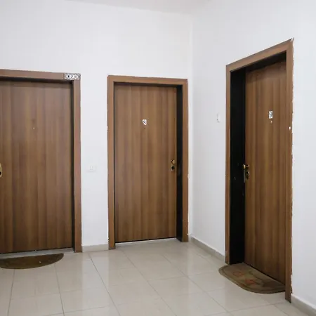 Cozy Flat Near The Air Albania Stadium Appartamento *